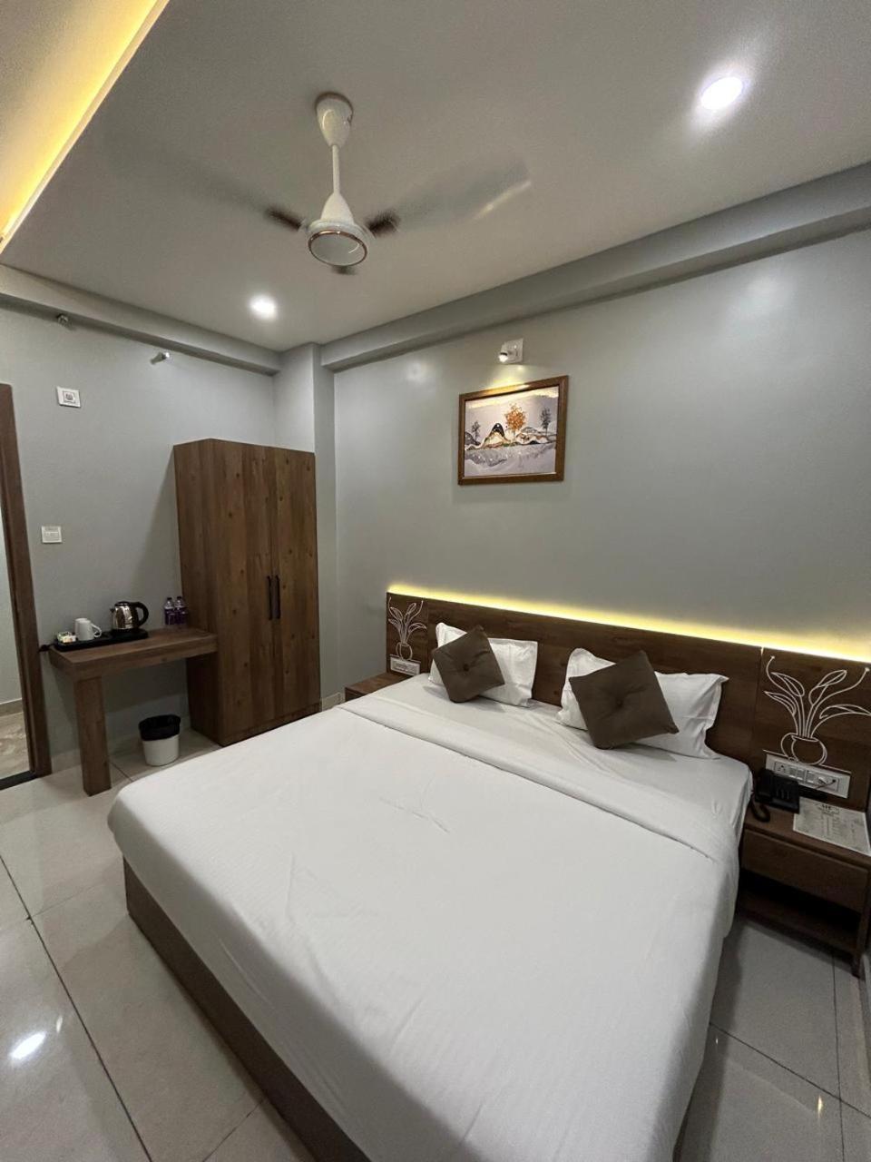 Hotel Holiday Icon Dwārka 외부 사진