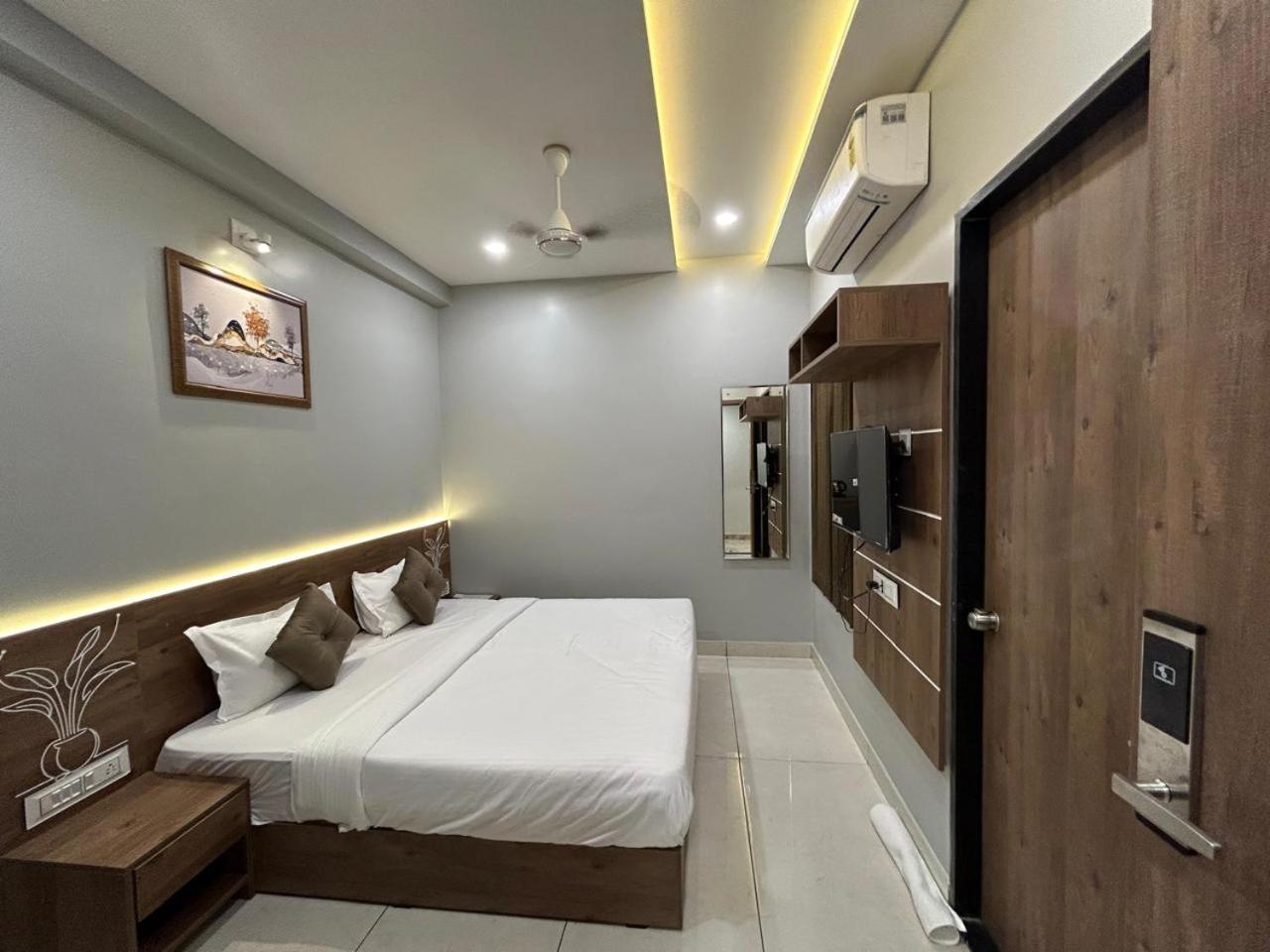 Hotel Holiday Icon Dwārka 외부 사진