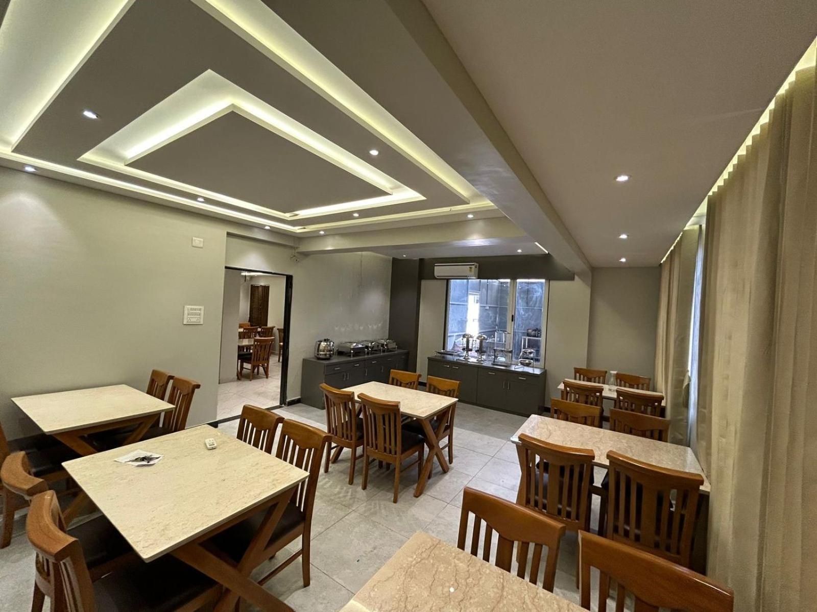 Hotel Holiday Icon Dwārka 외부 사진