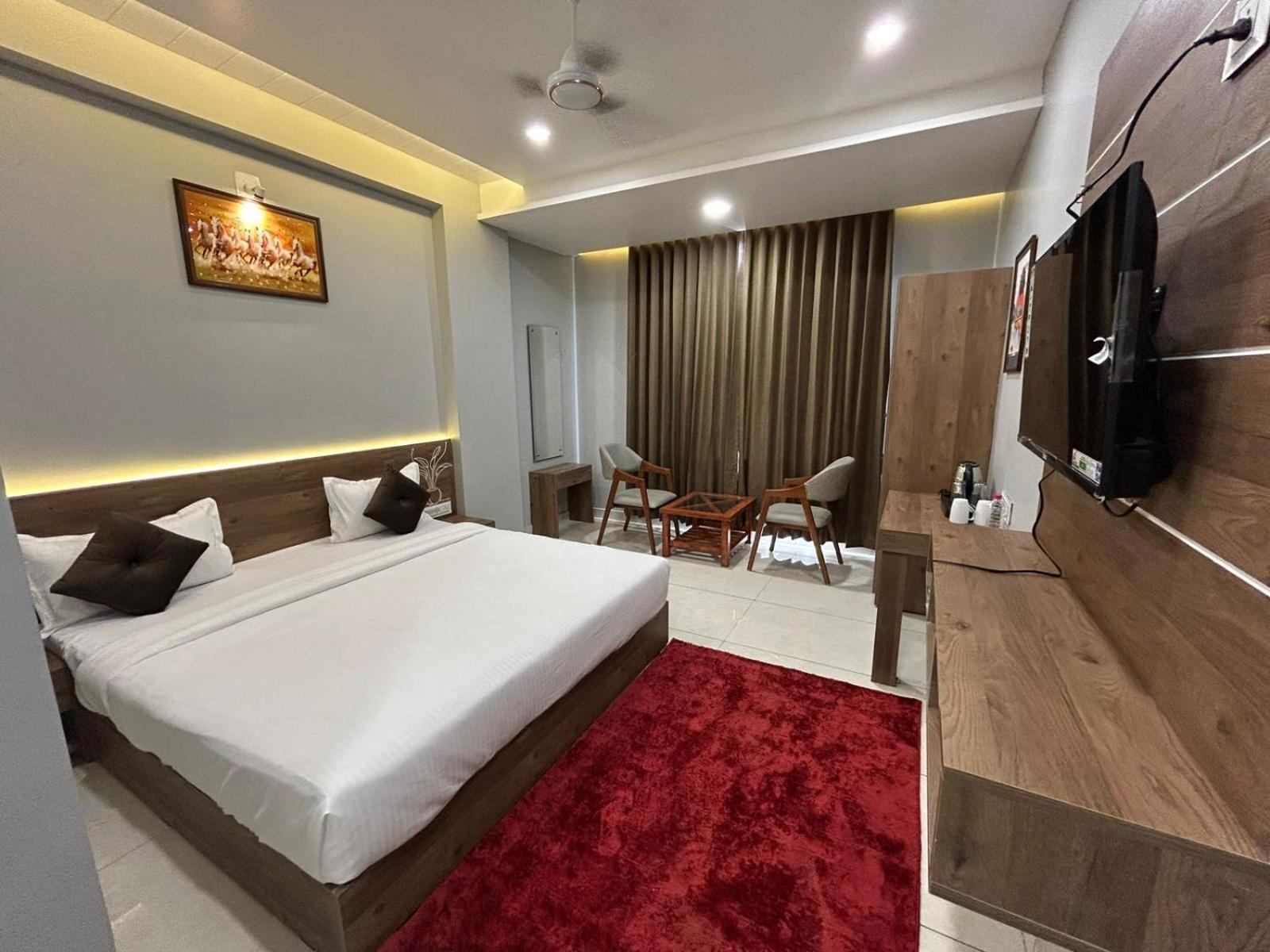 Hotel Holiday Icon Dwārka 외부 사진